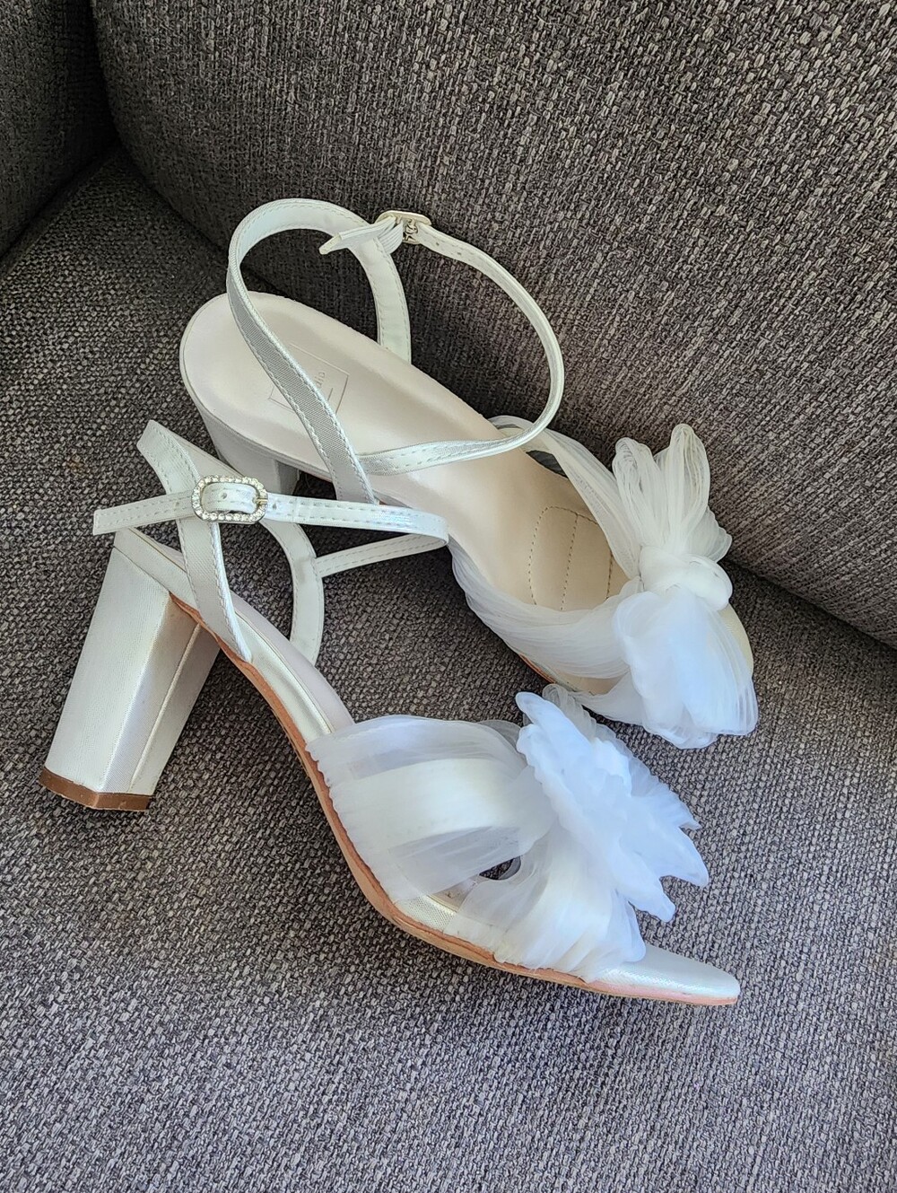 DB STUDIO Mavis pleated chiffon bow mid-heel sandals Sz 7 Bridal Bride Pump